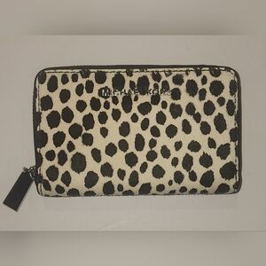 Michael Kors Jet Set Travel Continental Wallet In Leopard Print